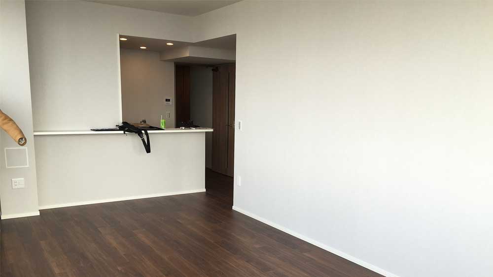 新築マンションのジオタワー南堀江にて、オプション家具の精密採寸。