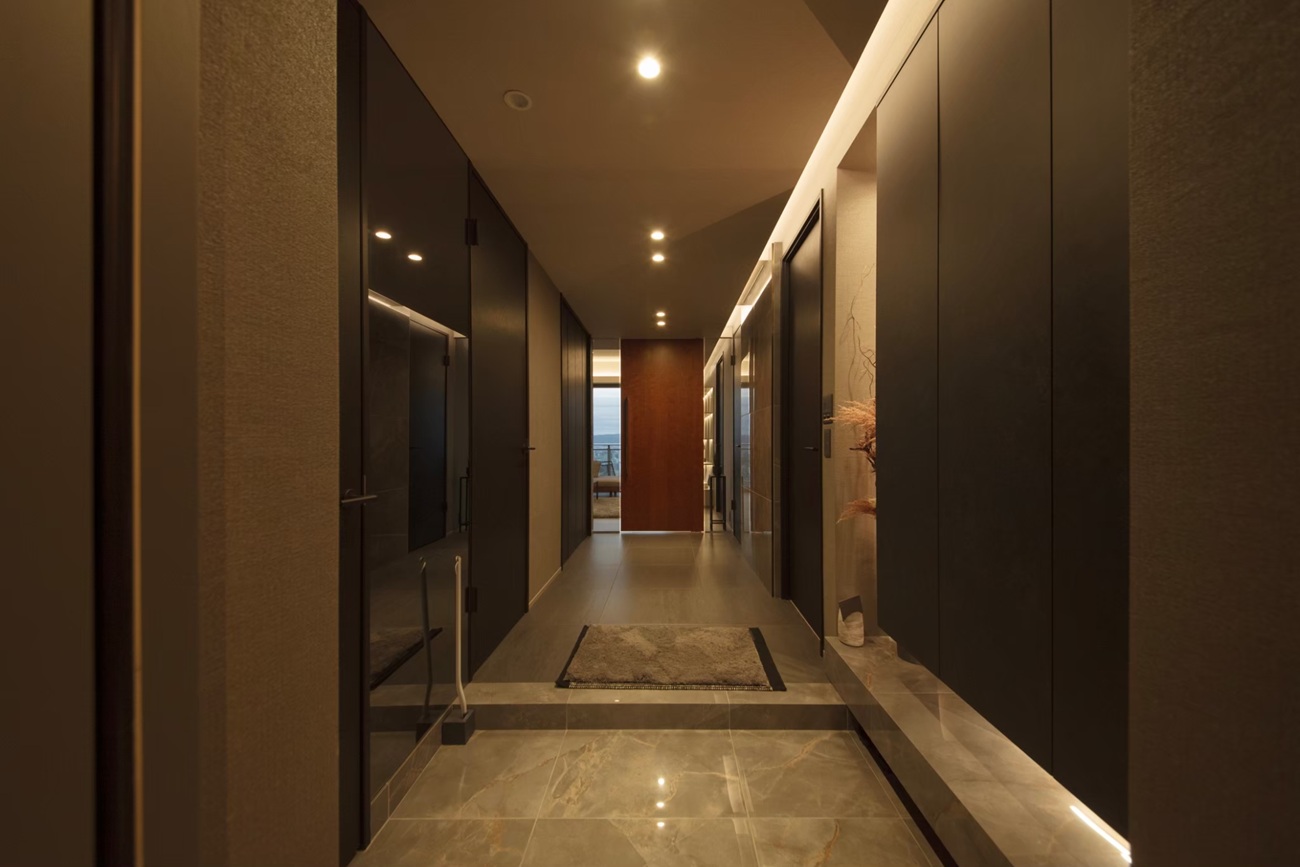 M邸_エントランス_01_タイル床