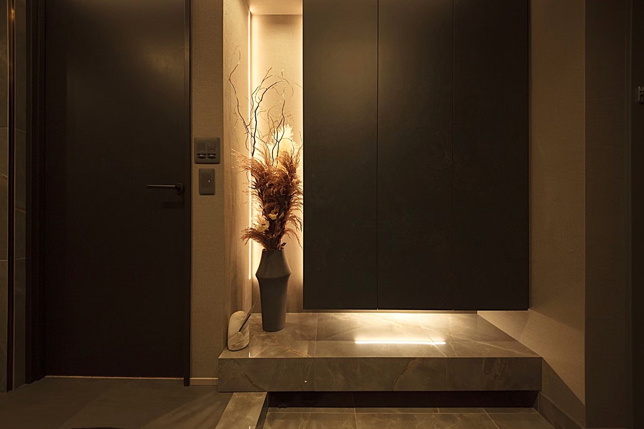 M邸_エントランス_02_収納