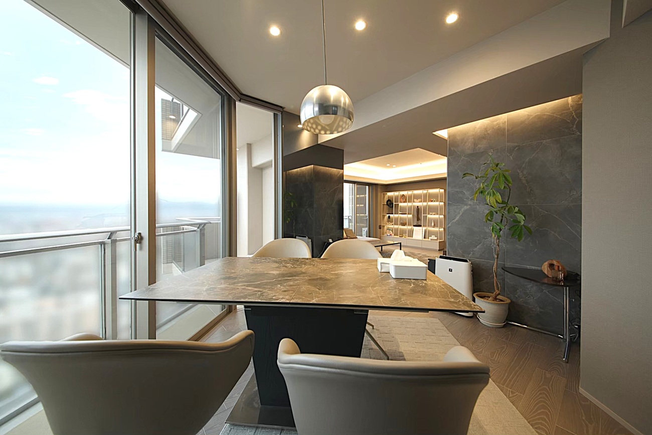 施工事例 M邸|ダイニング 全景(大きな窓あり)