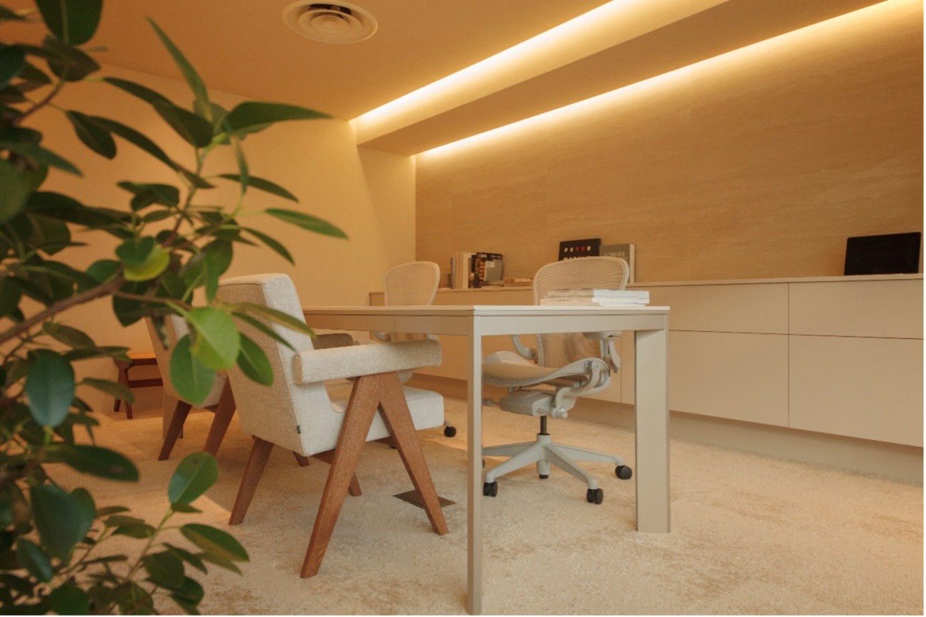 世界にひとつだけのアート”イタリア漆喰の絵画「スタッコパネル」を本社に飾りました