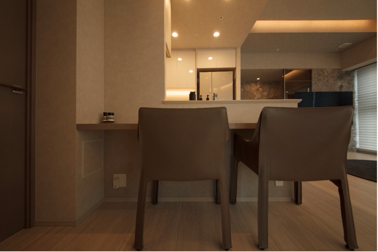 キッチン一体型のダイニングテーブルの魅力